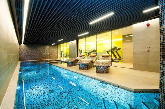 How to choose your Pool Loungers and Pool Furniture from the Spa Experts