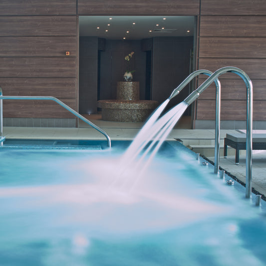 What are the therapeutic benefits of bathing