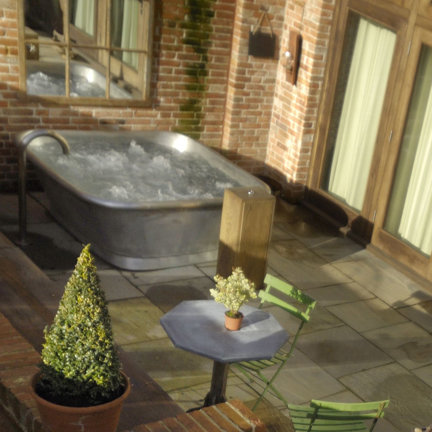 Alvus Spa Hot Tub - Spa Living 